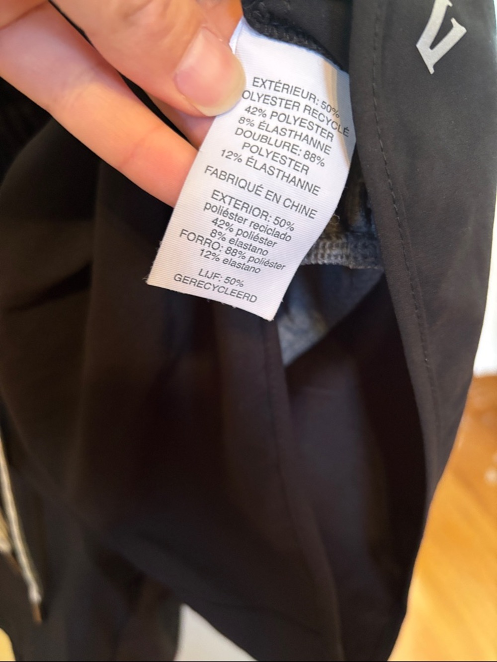 Vuori Clementine 2.0 running shorts - black, medium. 4 inch inseam - Picture 4 of 5
